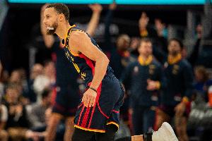 科尔：库里是勇士文化的化身 他将竞技体育与快乐篮球完美融合