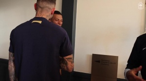 热烈欢迎5位欧冠冠军到法国队报到，姆巴佩开心大笑&amp;握手拥抱